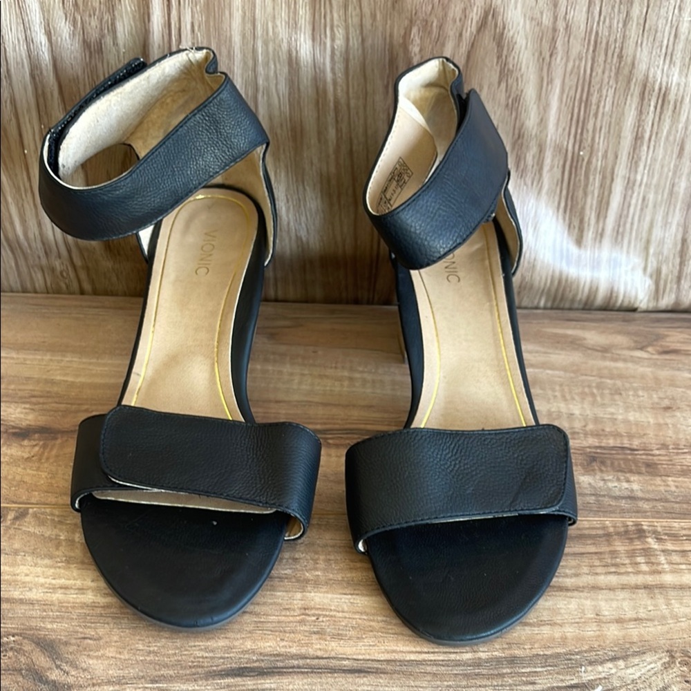 Pre-owned Women's Black Ankle Strap Sandals